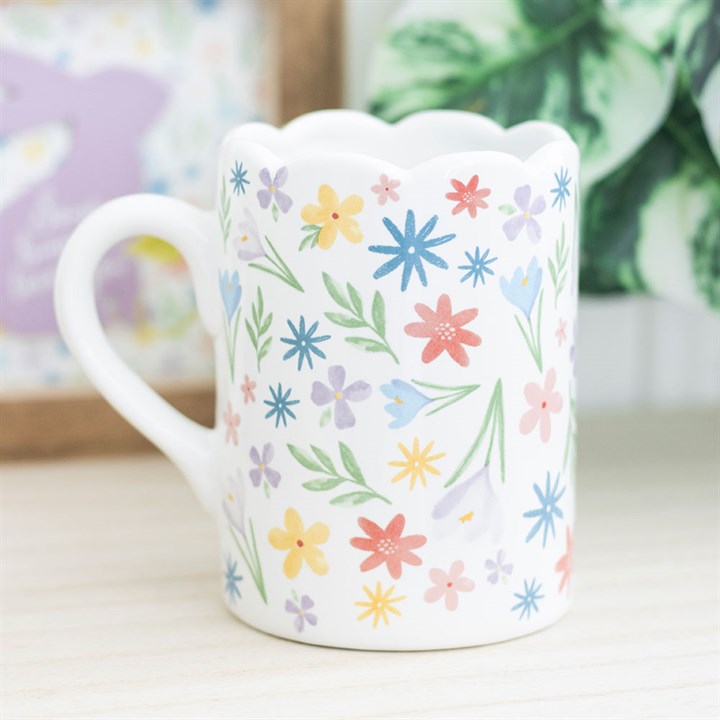 Pastel Bloom Scalloped Ceramic Mug – Spring Floral Design